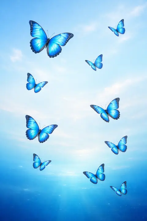 Fondo de pantalla azul de mariposas morfo revoloteando sobre un degradado azul suave
